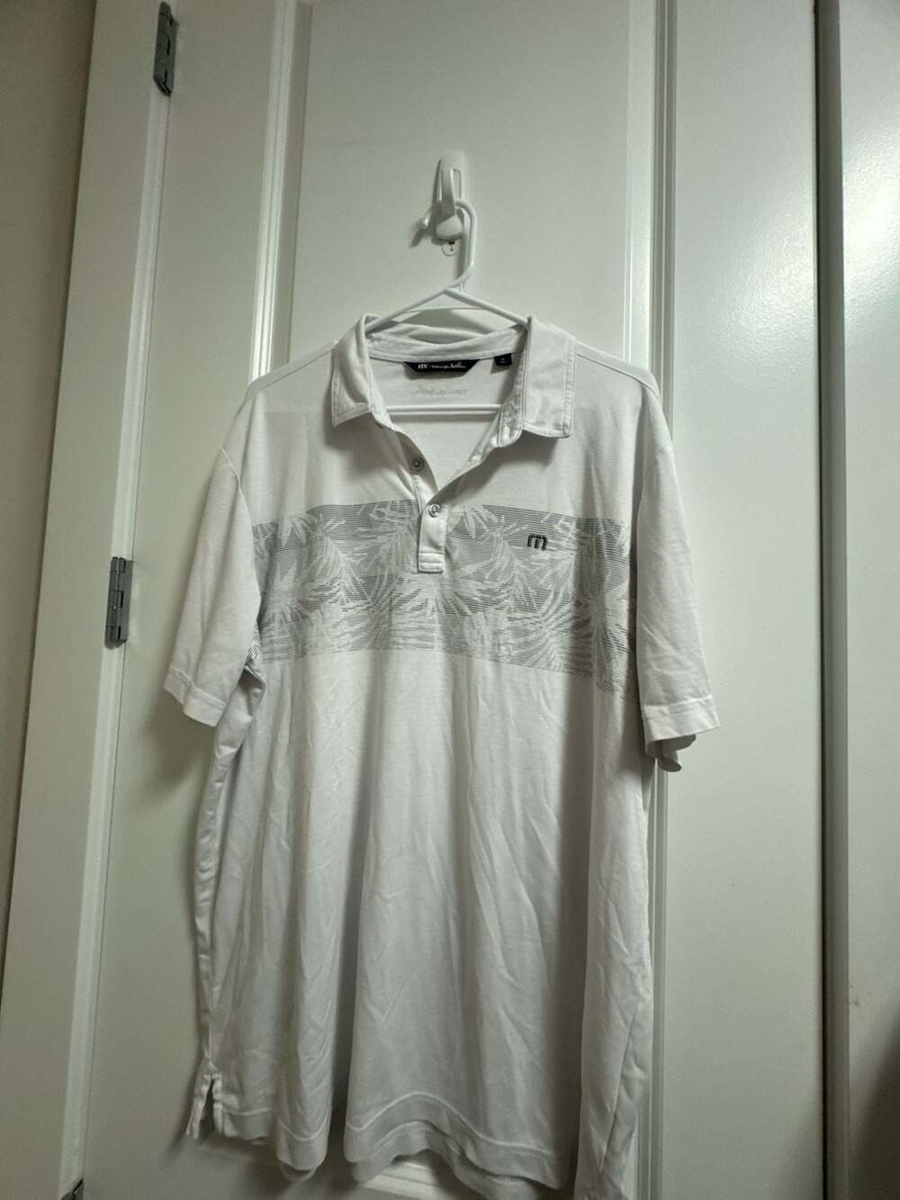 TravisMathew Men’s  Golf Polo 2022 – White with Gray Palm Tree Pattern, Size XL